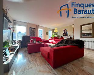 Living room of Duplex for sale in Figueres  with Air Conditioner, Heating and Parquet flooring