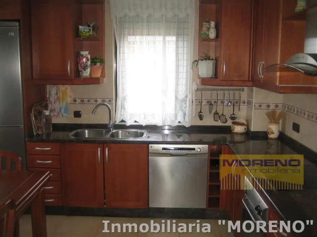 Cuina de Casa o xalet en venda en Sarria