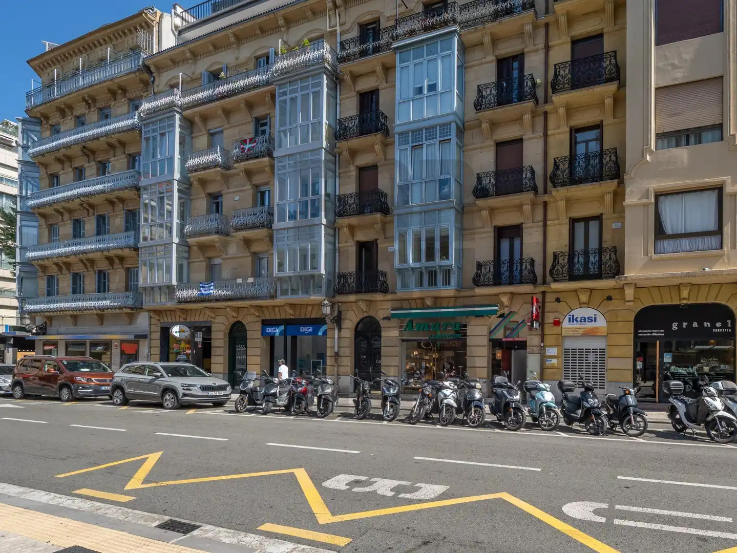 Piso con terraza en venta en Calle DE LARRAMENDI