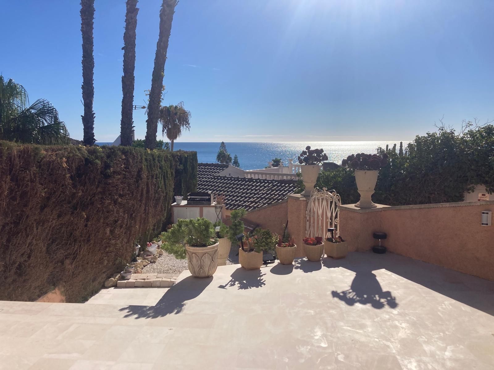 Garden of Study to rent in Alicante / Alacant  with Air Conditioner, Heating and Private garden