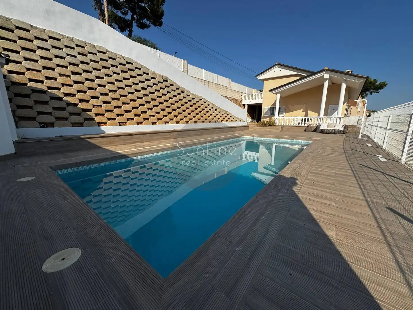Casa amb piscina en venda a Calle Julio Romero de Torres