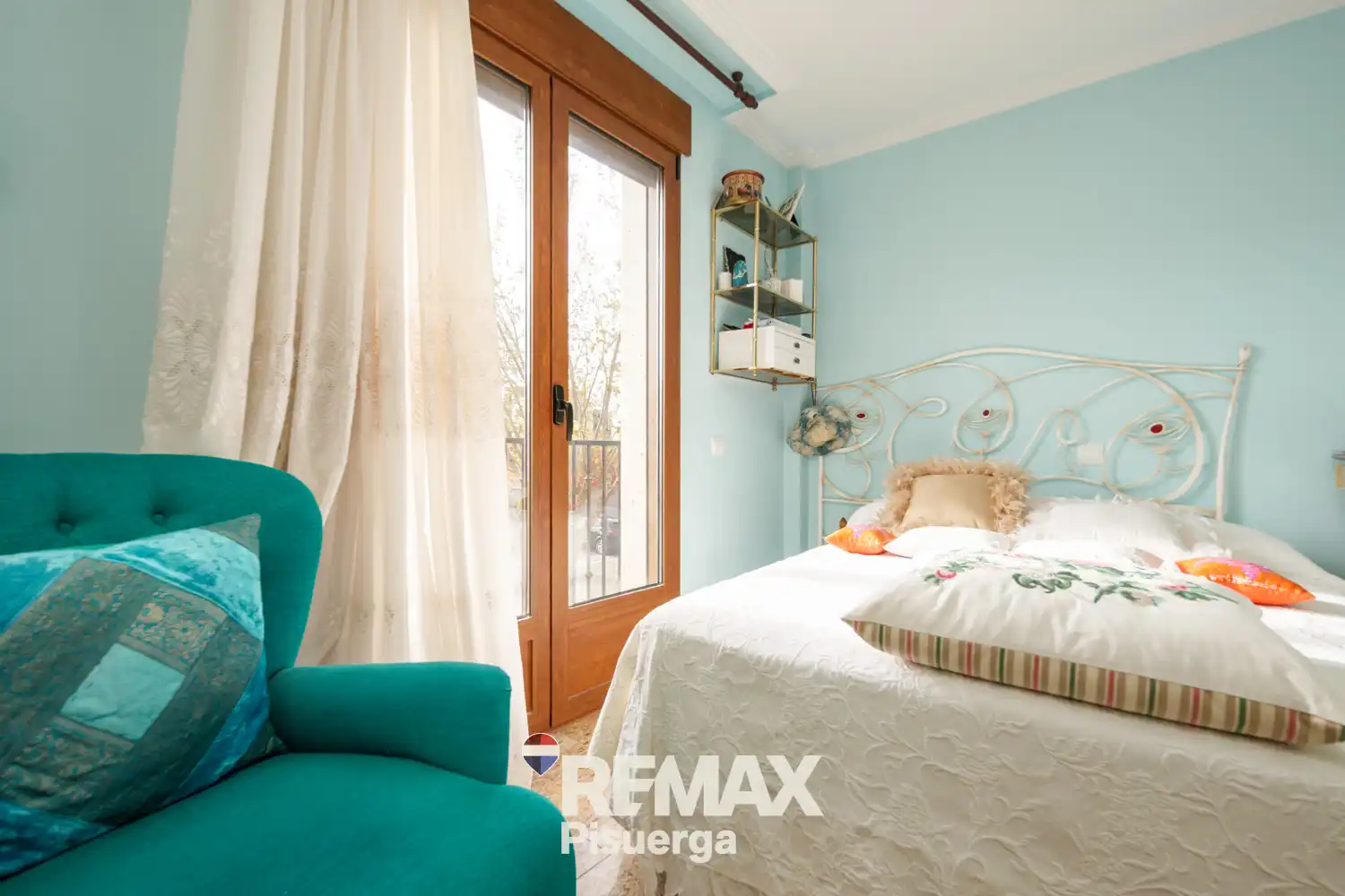 Habitación de Casa o chalet en venta en Laguna de Duero con Aire acondicionado, Calefacción y Jardín privado