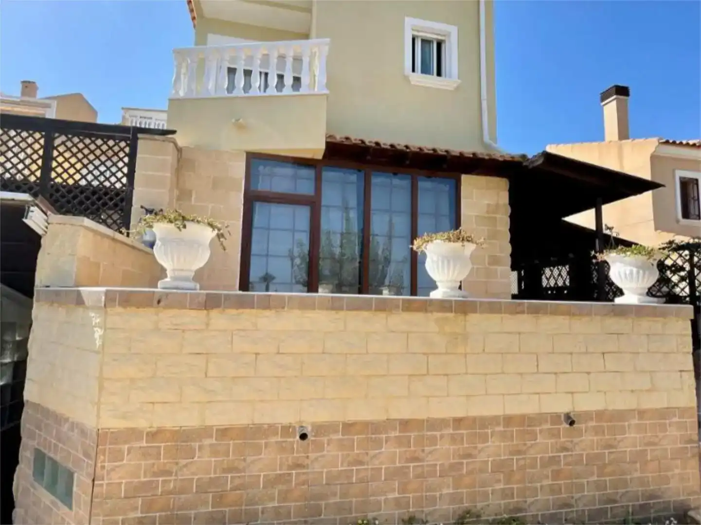 Vista exterior de Pis en venda en San Miguel de Salinas amb Aire condicionat, Piscina i Balcó