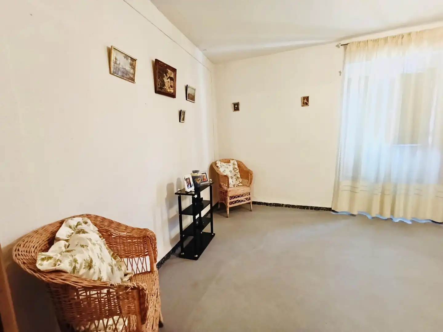 Sala d'estar de Casa adosada en venda en Esparragosa de la Serena amb Aire condicionat