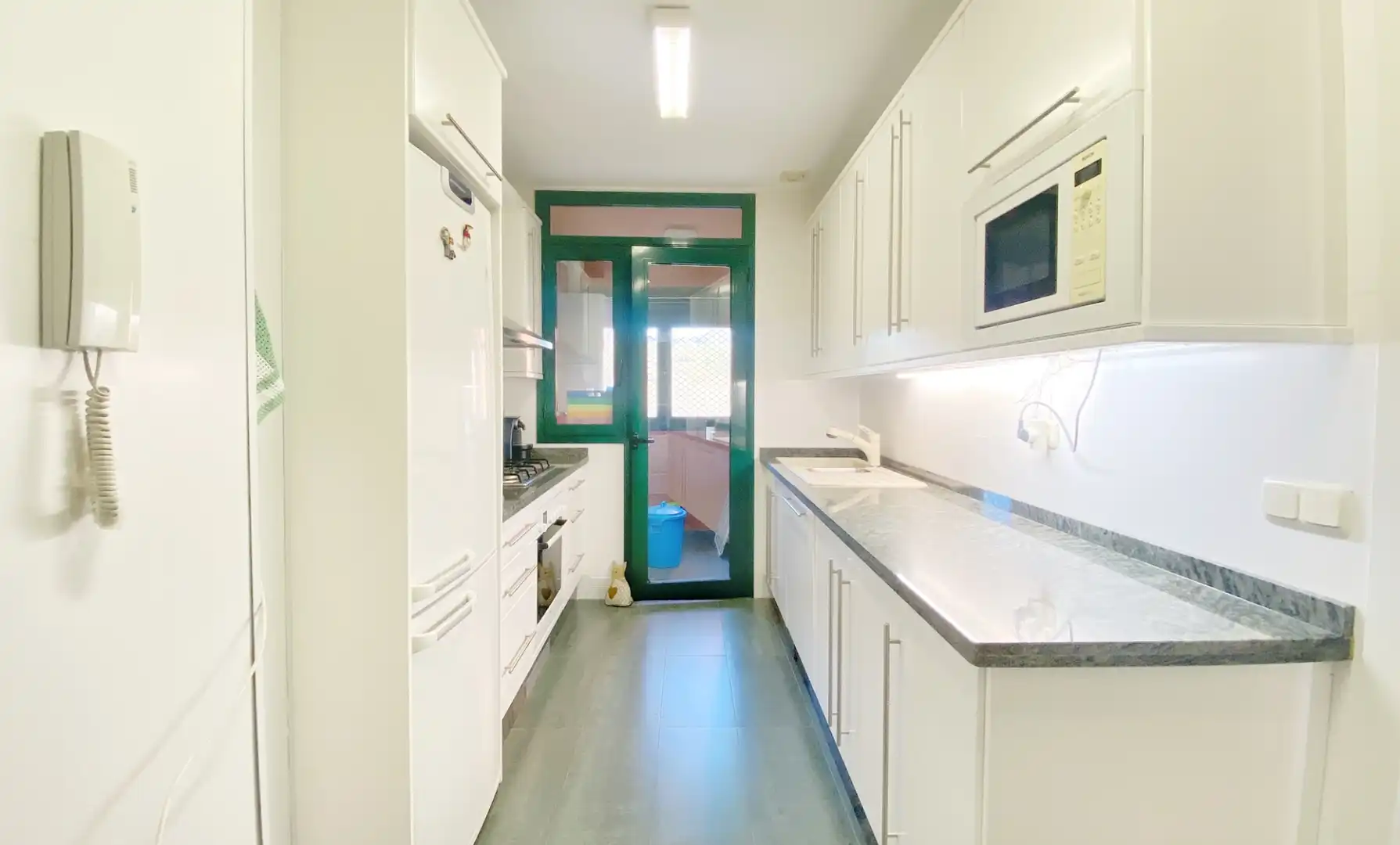 Cocina de Ático en venta en Marbella con Aire acondicionado, Terraza y Trastero