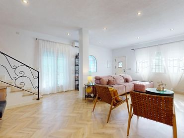 Villa con balcone in vendita a AVIACION