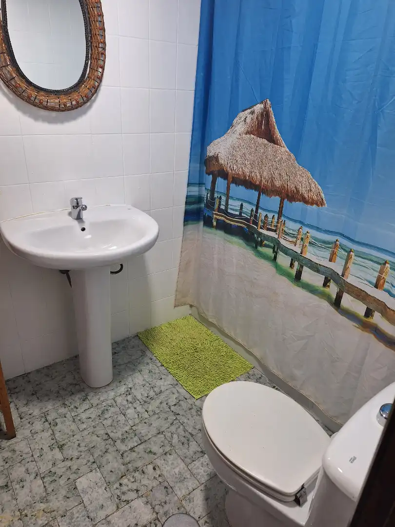 Badezimmer von Einfamilien-Reihenhaus zum Verkauf in Granada mit Terrasse, Möbliert und Ofen