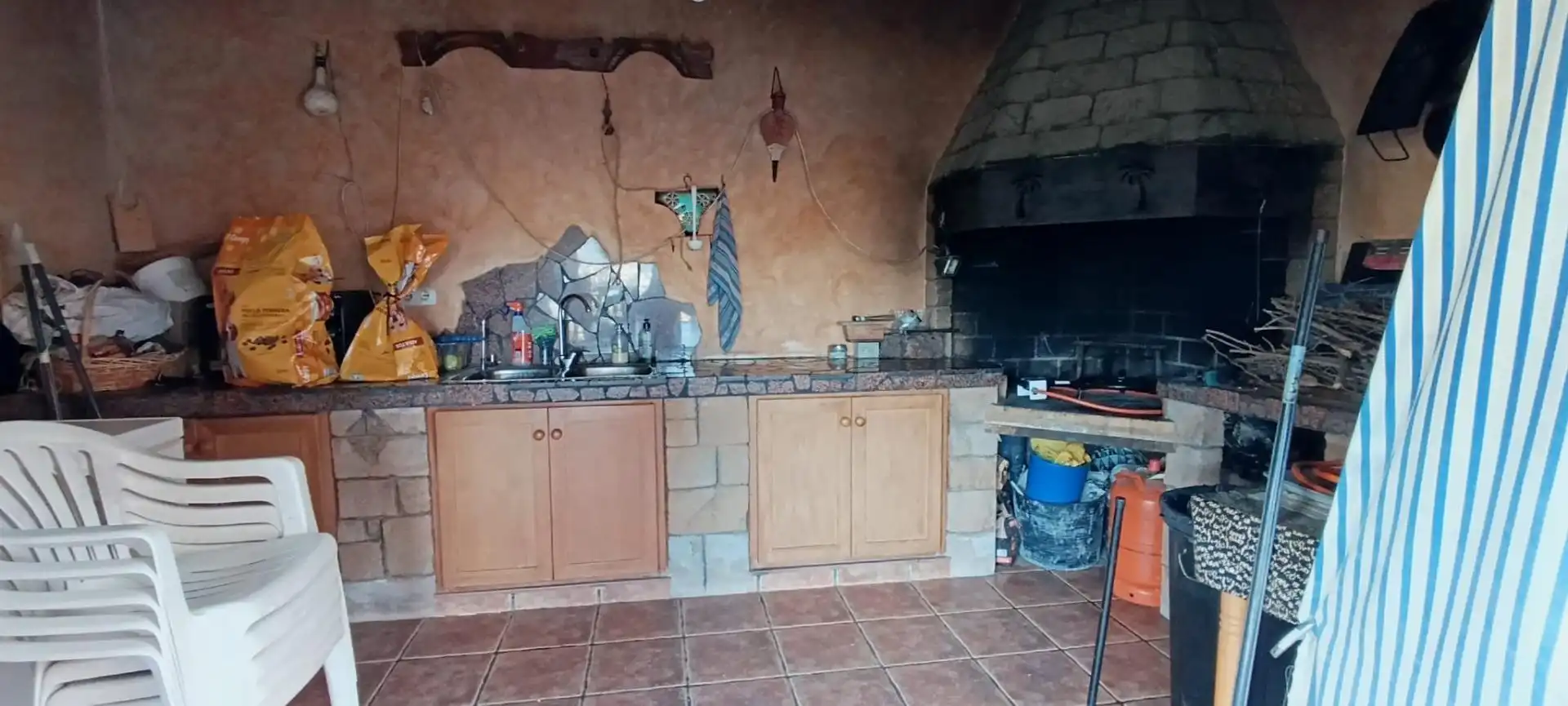 Küche von Haus oder Chalet zum Verkauf in Hondón de las Nieves / El Fondó de les Neus mit Privatgarten, Terrasse und Abstellraum