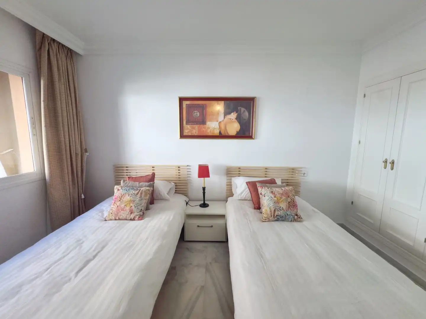 Habitación de Apartamento de alquiler en Marbella con Aire acondicionado, Calefacción y Terraza