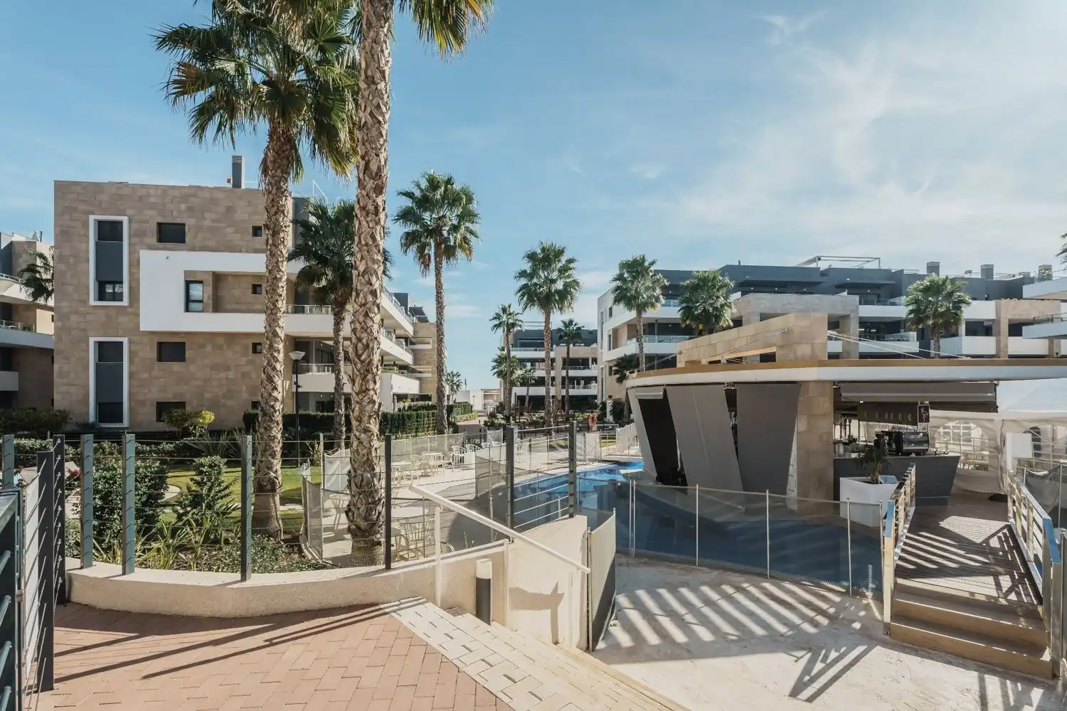 Vista exterior de Ático en venta en Orihuela con Aire acondicionado, Calefacción y Terraza