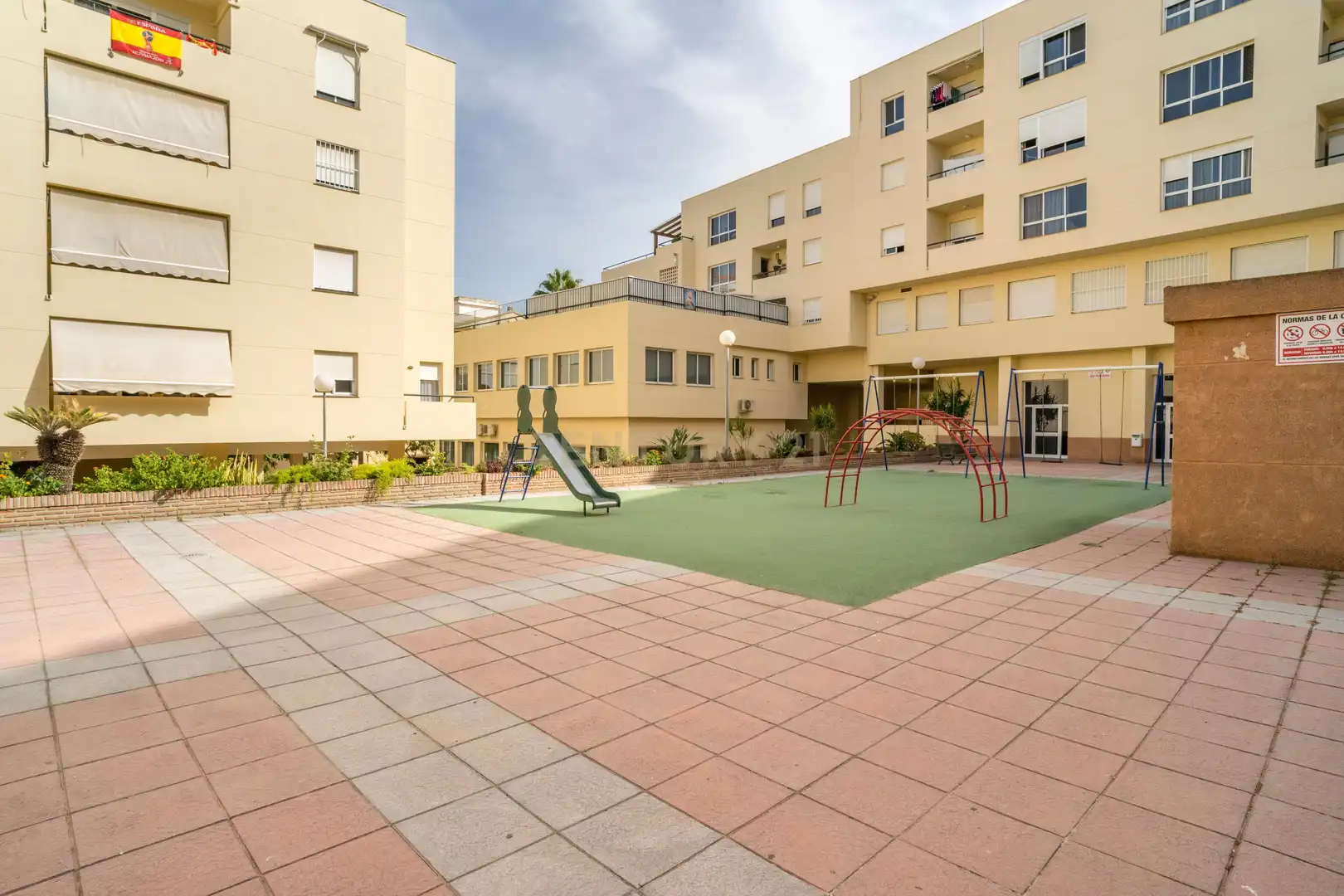 Vista exterior de Pis en venda en Estepona amb Aire condicionat
