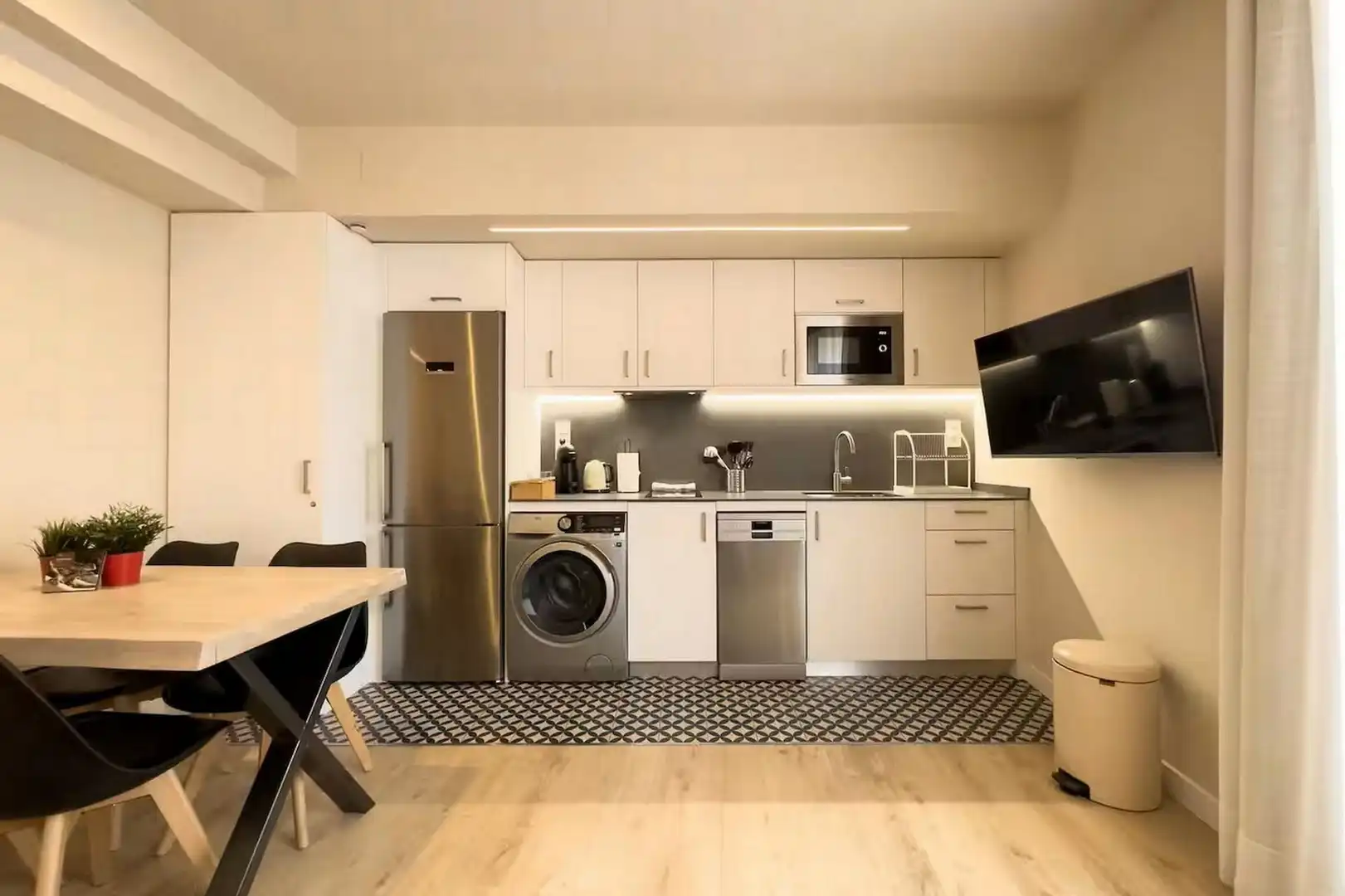 Cuina de Apartament de lloguer en L'Hospitalet de Llobregat amb Aire condicionat, Calefacció i Jardí privat