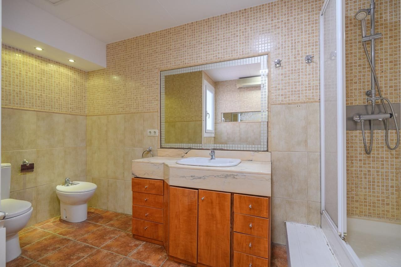 Bathroom of Flat for sale in Sant Joan de Vilatorrada  with Air Conditioner and Heating