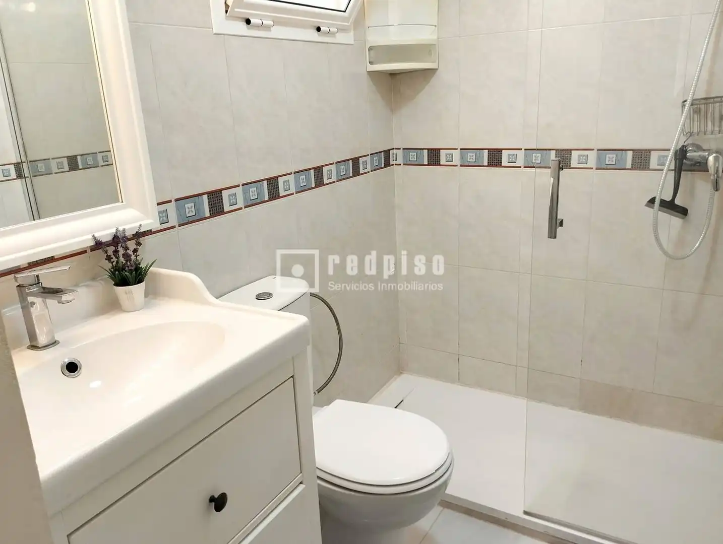 Bathroom of Flat for rent in Sevilla  with Air Conditioner, Heating and Terrace