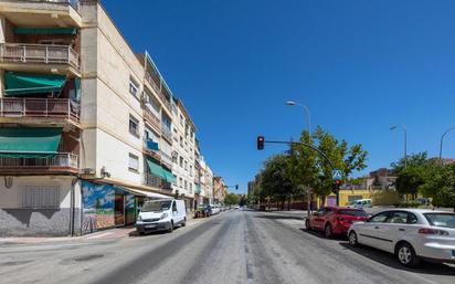 Vista exterior de Pis en venda en  Granada Capital amb Aire condicionat, Terrassa i Balcó