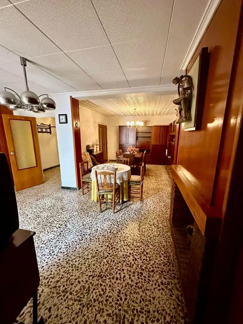 Comedor de Edificio en venta en Elda