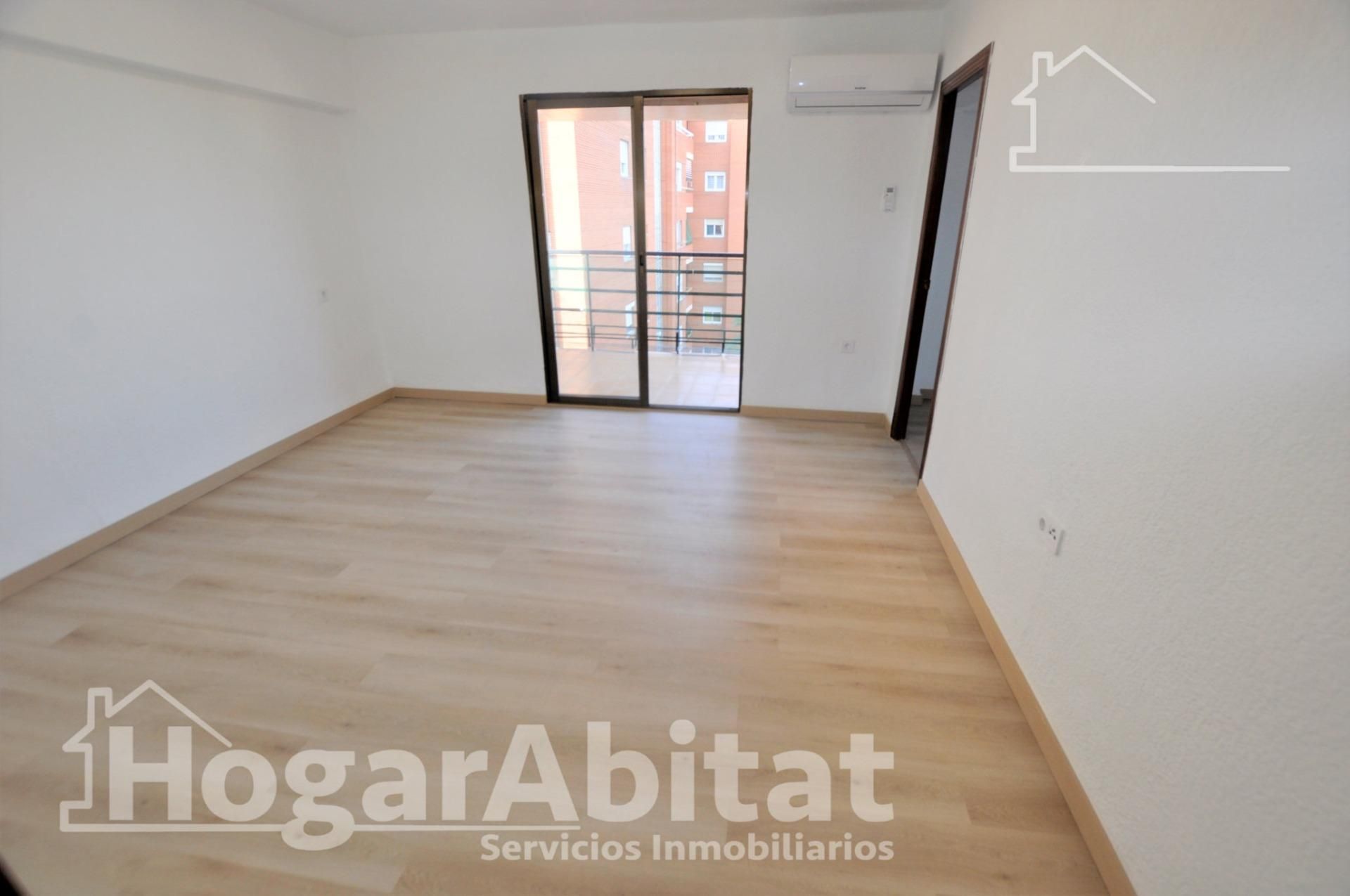 Bedroom of Flat for sale in  Valencia Capital  with Air Conditioner and Terrace