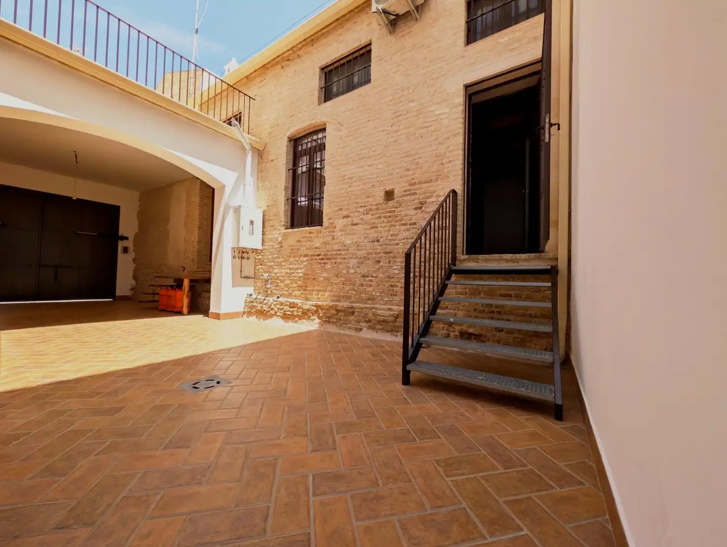 Casa adosada en venda en Sanlúcar la Mayor amb Aire condicionat, Calefacció i Terrassa