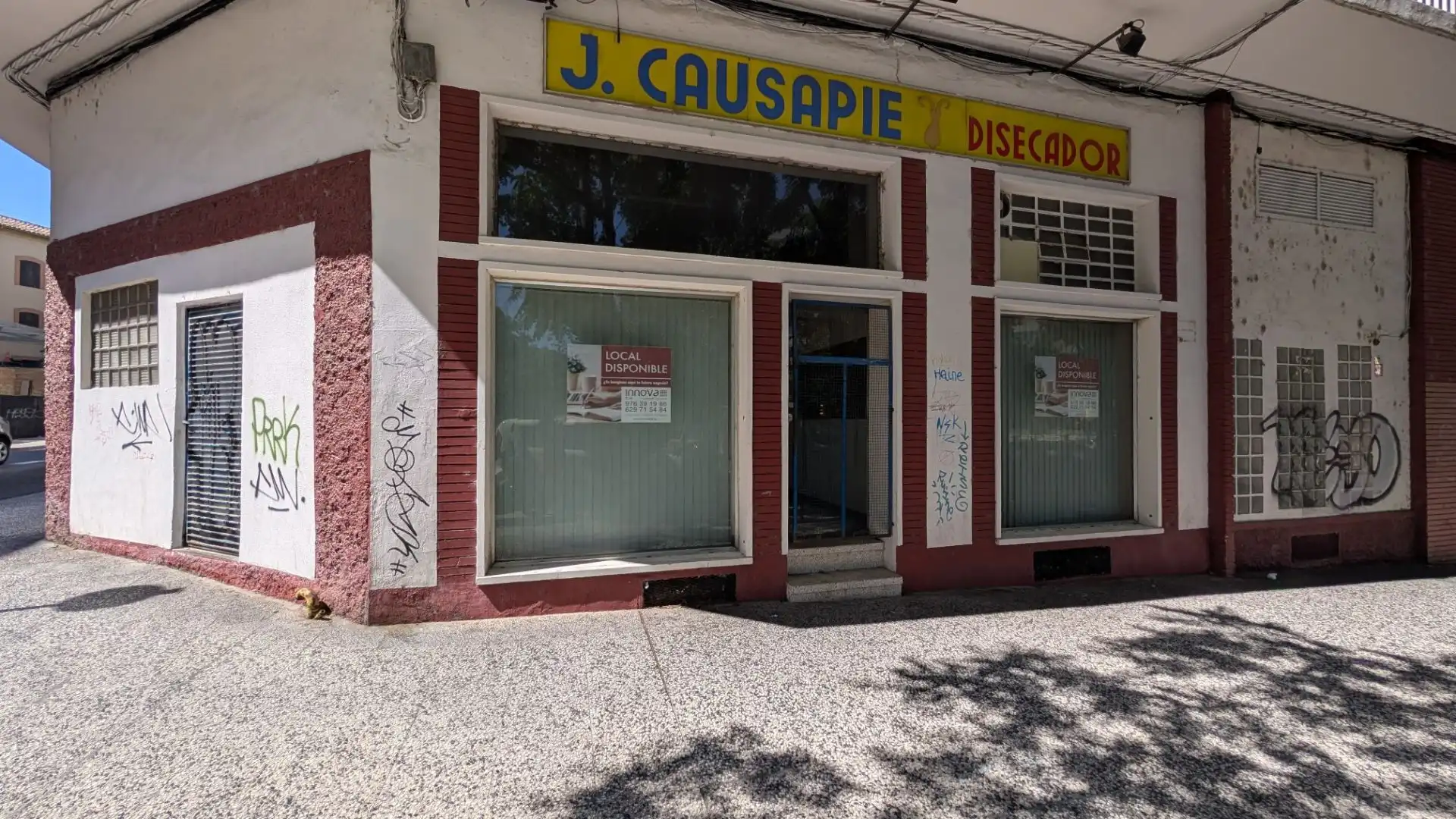 Exterior view of Commercial properties for rent in Zaragoza