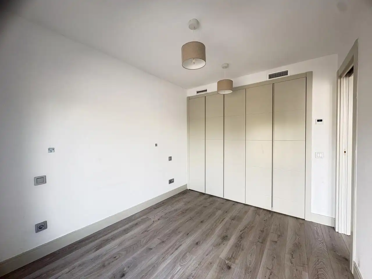 Bedroom of Flat for rent in Fuencarral - El Pardo