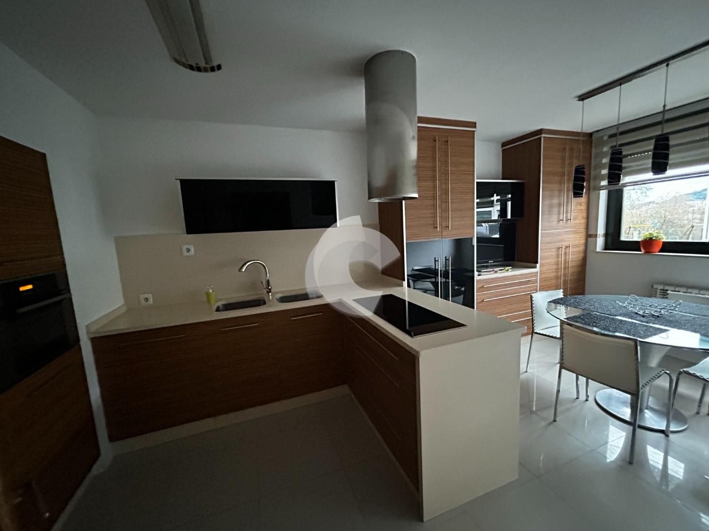 Cuina de Casa adosada de lloguer en San Cibrao das Viñas