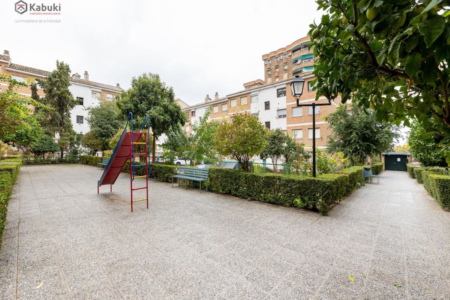 Vista exterior de Àtic en venda en  Granada Capital amb Terrassa
