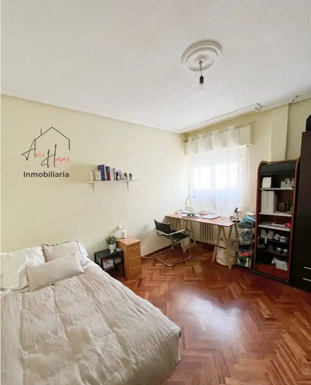 Bedroom of Flat for rent in Salamanca  with Heating, Parquet flooring and Terrace