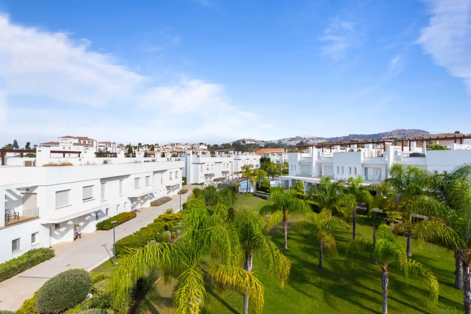 Vista exterior de Casa adosada de lloguer en Mijas amb Aire condicionat, Calefacció i Terrassa