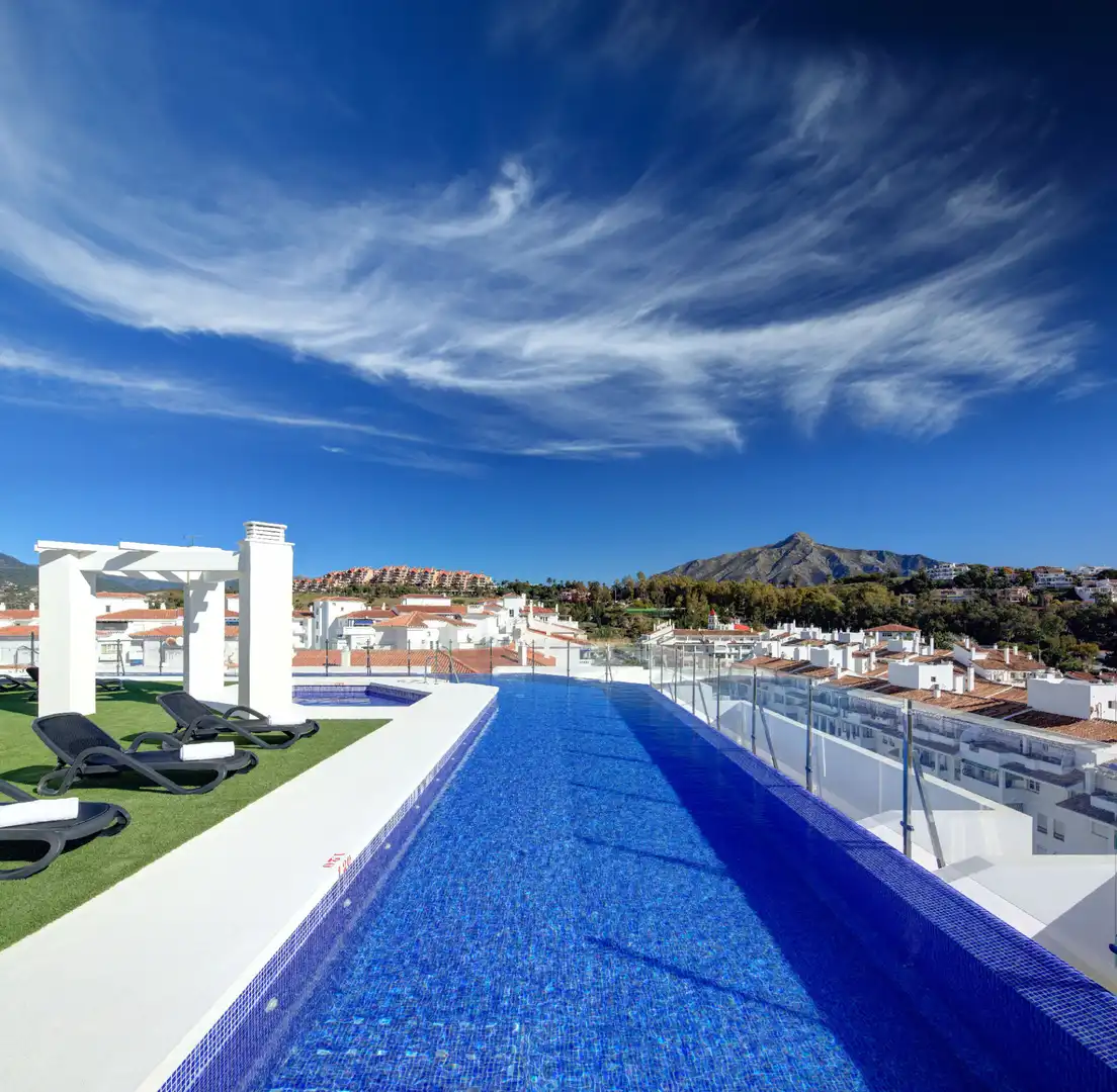 Vista exterior de Apartamento en venta en Marbella con Aire acondicionado, Terraza y Piscina