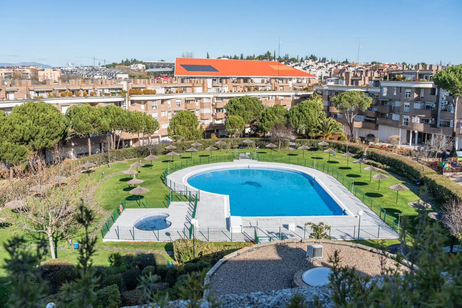 Piscina de Piso en venta en Las Rozas de Madrid con Calefacción, Terraza y Trastero