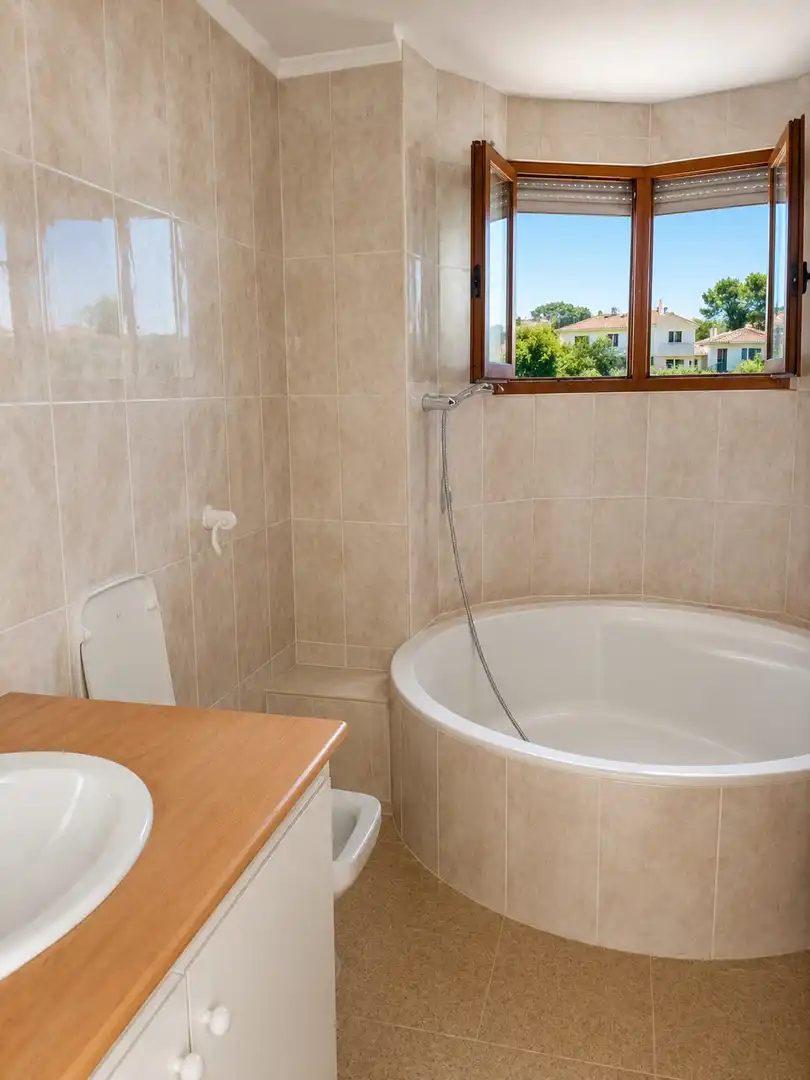 Baño de Casa o chalet en venta en Porqueres con Calefacción, Jardín privado y Terraza