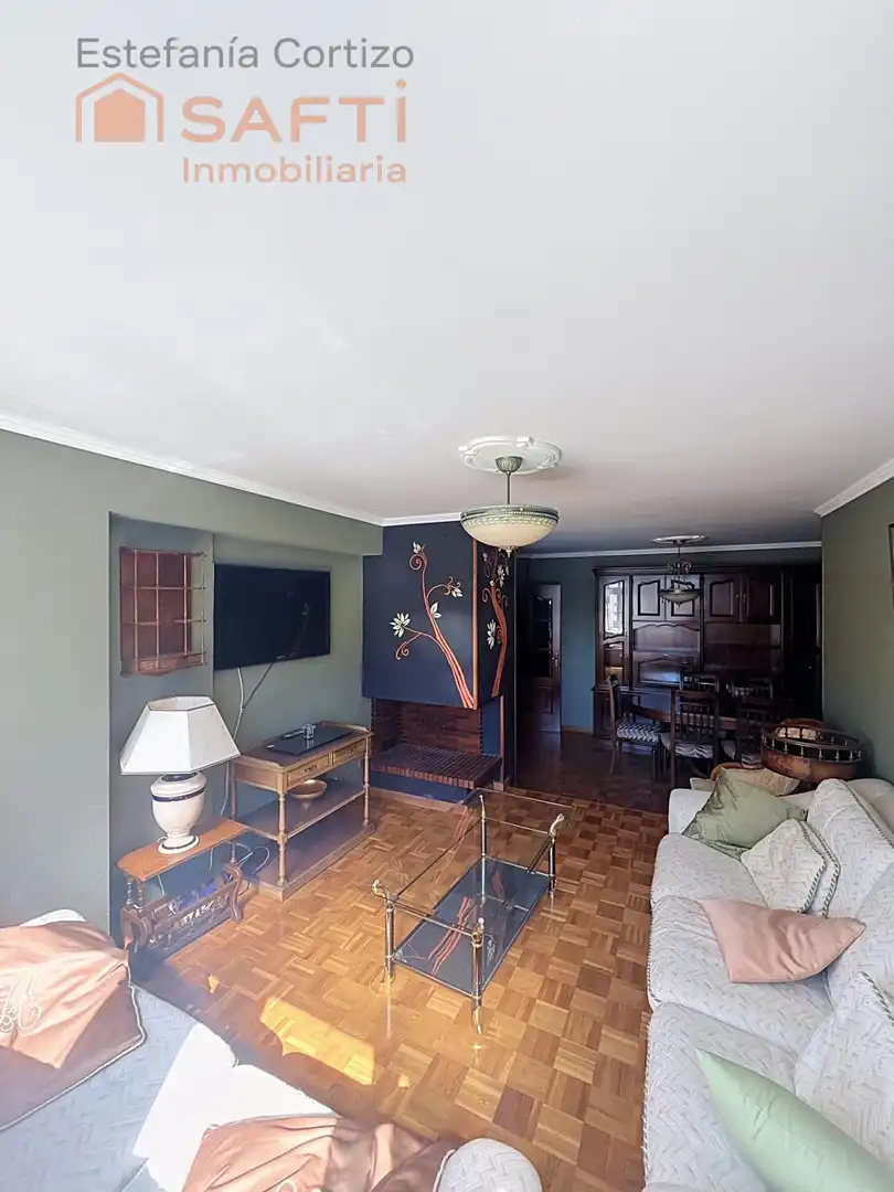 Sala d'estar de Pis en venda en A Coruña Capital  amb Calefacció i Moblat