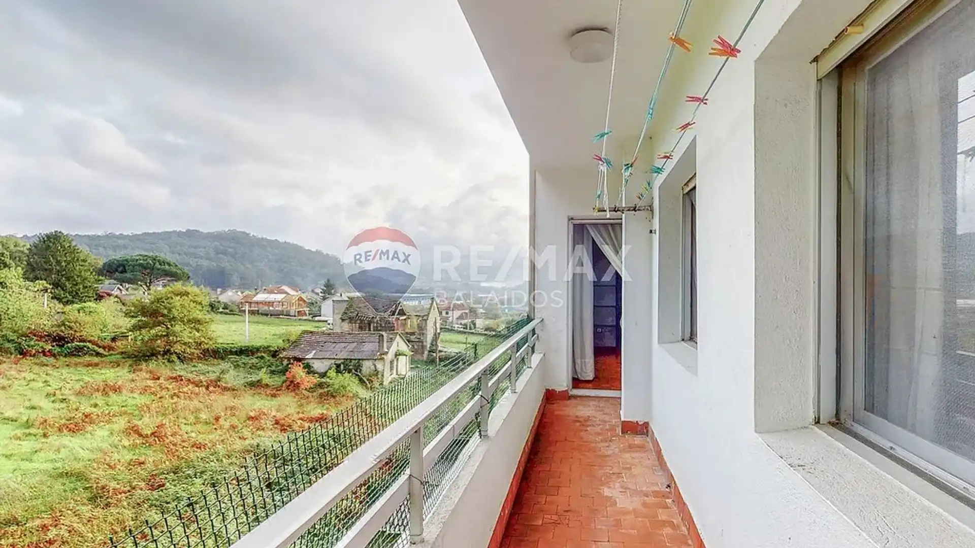 Vista exterior de Pis en venda en Pontevedra Capital  amb Parquet, Terrassa i Traster