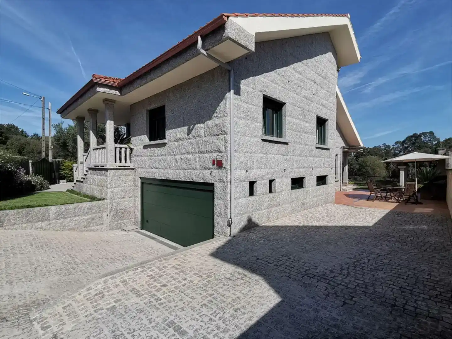 Vista exterior de Casa o xalet en venda en Tomiño amb Piscina i Balcó