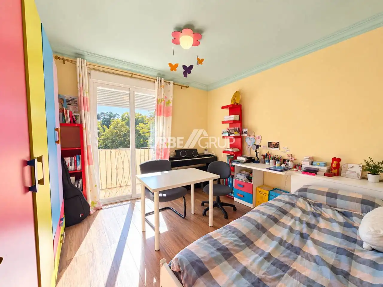 Schlafzimmer von Wohnung zum Verkauf in Terrassa mit Terrasse und Balkon