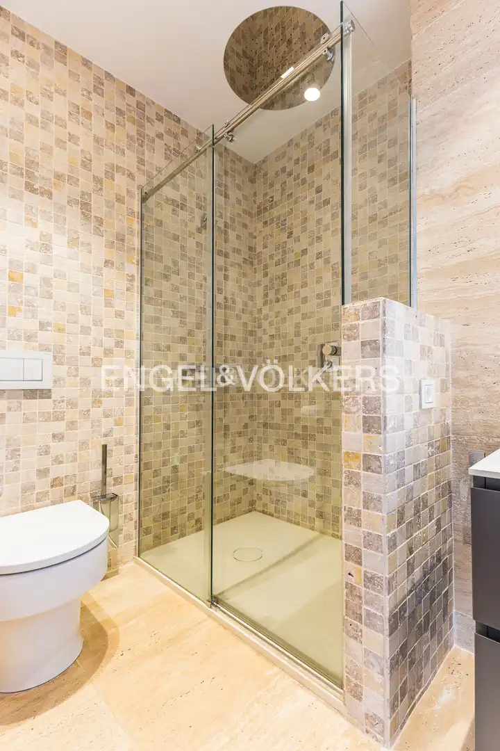 Baño de Ático de alquiler en Madrid con Aire acondicionado, Calefacción y Terraza