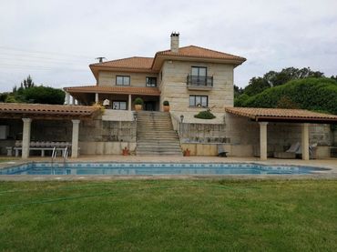 Chalet con piscina en venta en Barrocanes