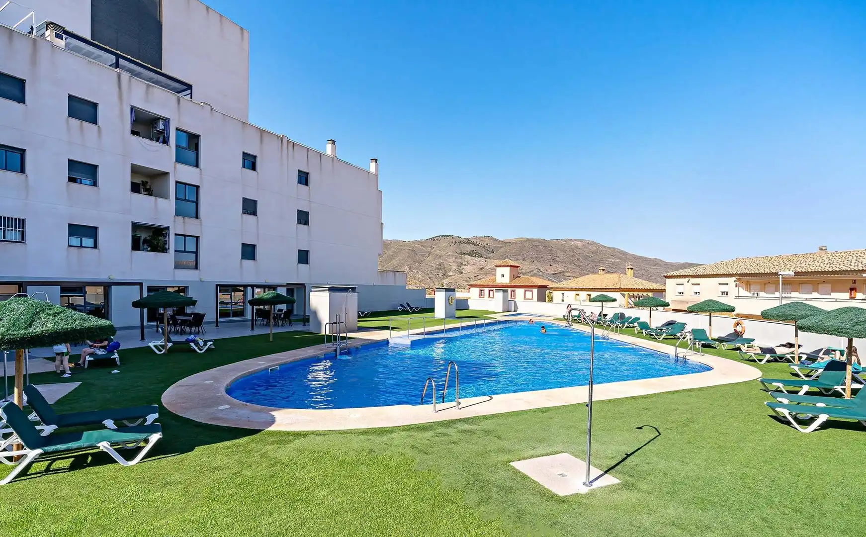 Piscina de Pis en venda en Vícar amb Aire condicionat, Terrassa i Moblat