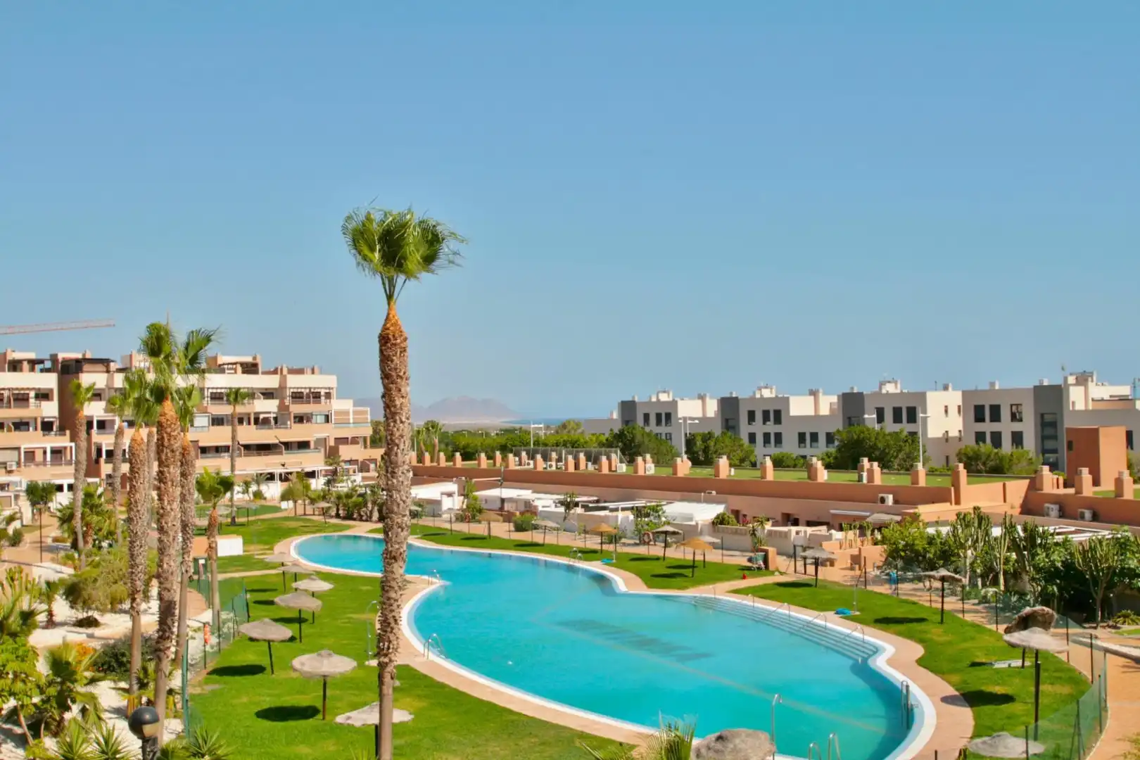 Piscina de Apartamento en venta en Almería con Aire acondicionado, Jardín privado y Terraza