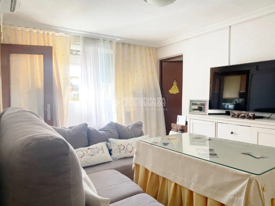 Sala de estar de Piso en venta en Sevilla con Aire acondicionado y Amueblado