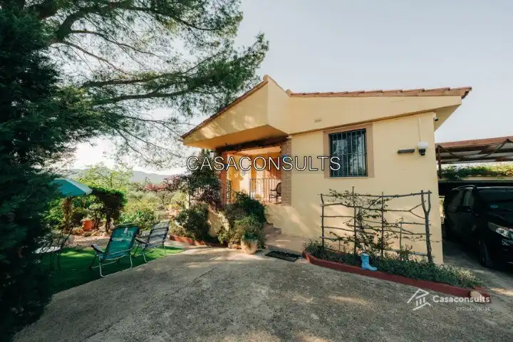 Vista exterior de Casa o xalet en venda en Sierra Engarcerán amb Aire condicionat, Calefacció i Jardí privat