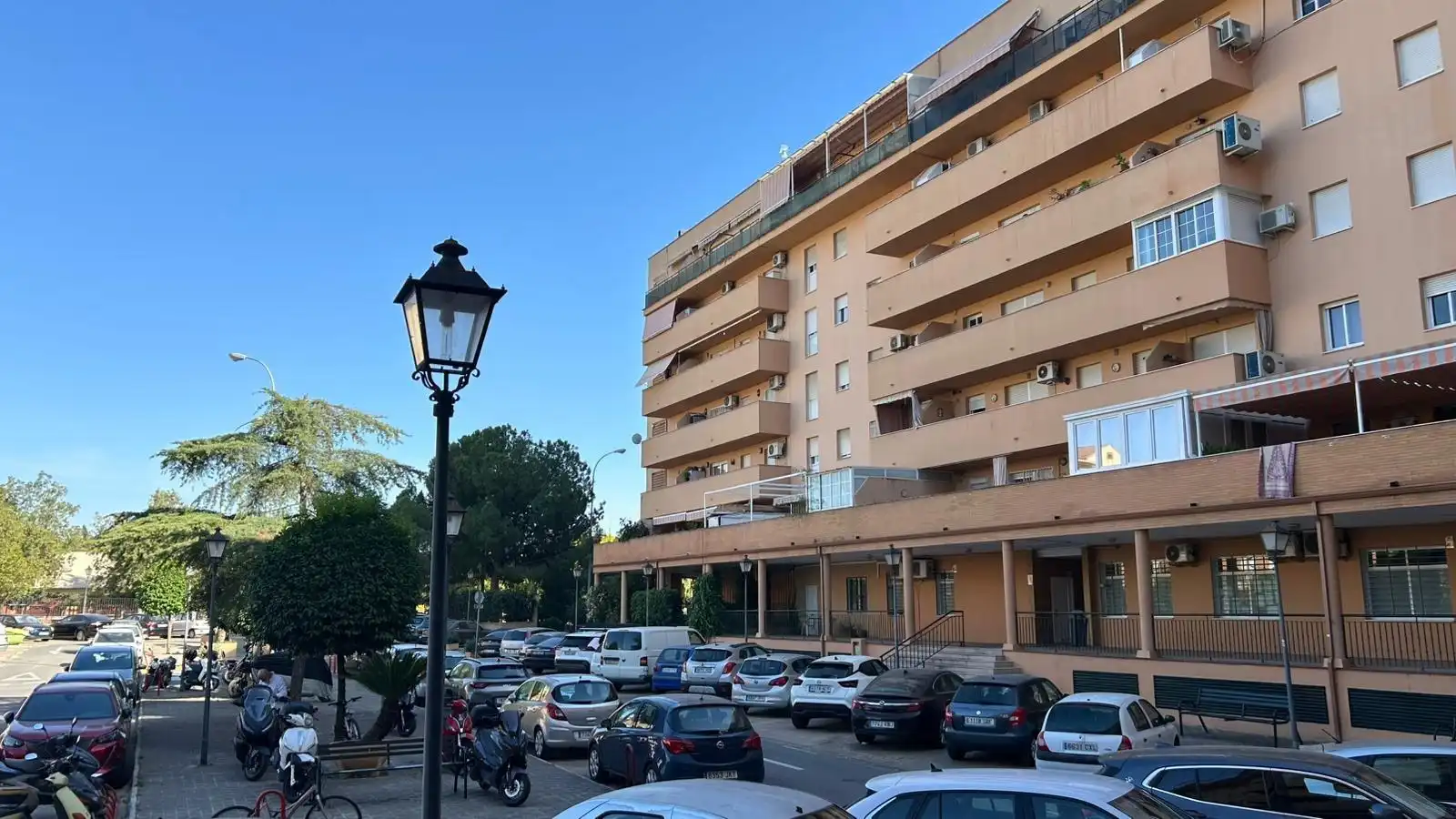 Vista exterior de Pis de lloguer en Sevilla amb Aire condicionat, Calefacció i Terrassa