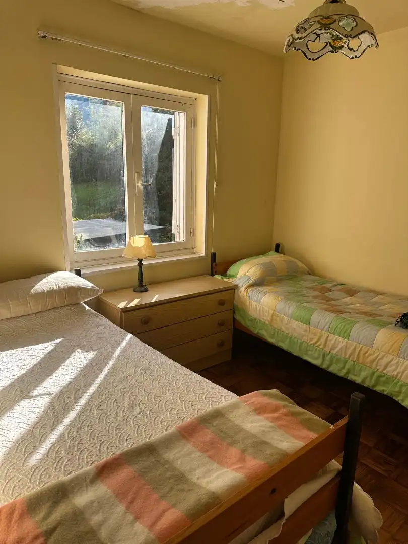 Schlafzimmer von Einfamilien-Reihenhaus zum Verkauf in Castrillón mit Heizung, Privatgarten und Terrasse