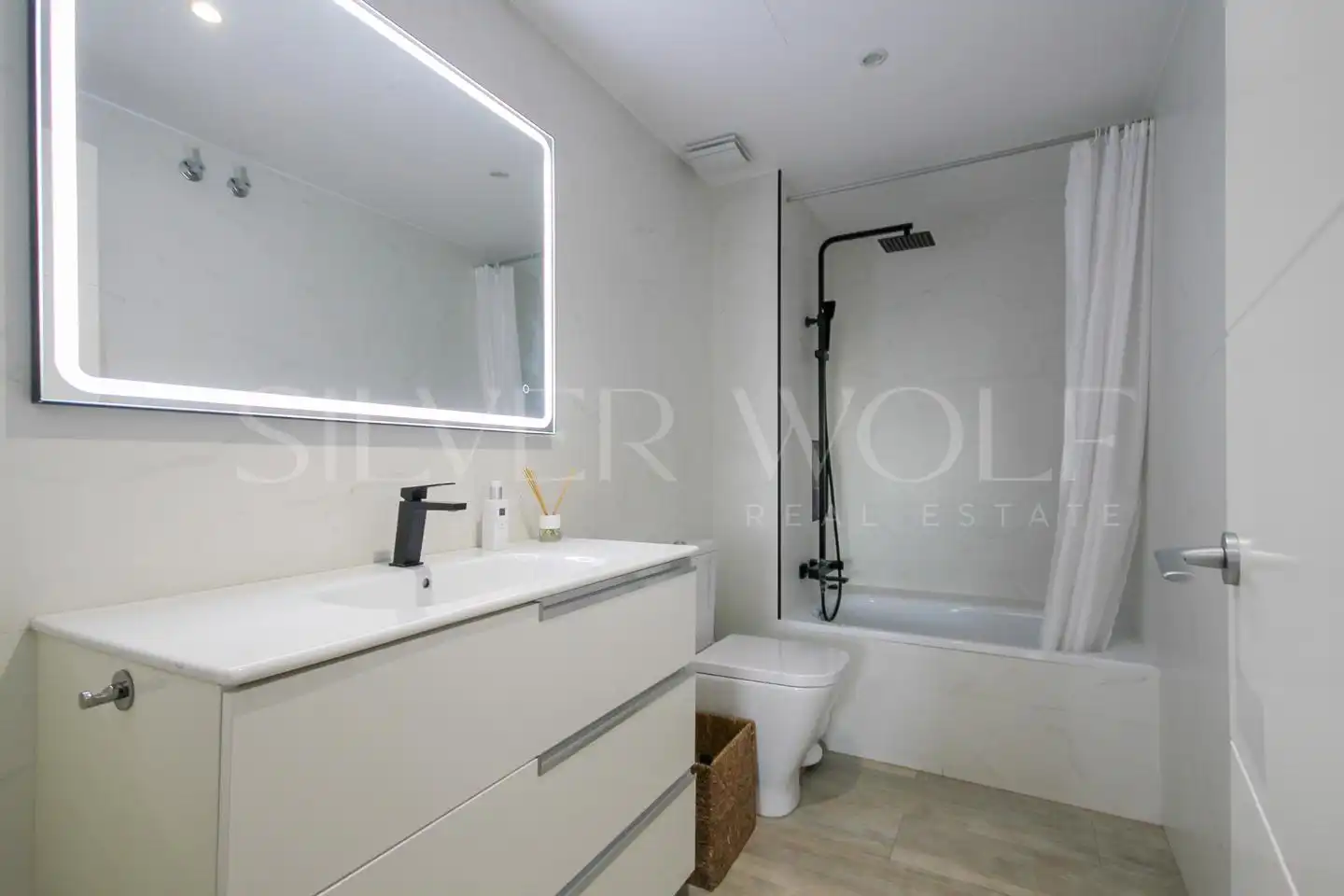 Bathroom of Flat for sale in Gavà  with Air Conditioner, Heating and Parquet flooring