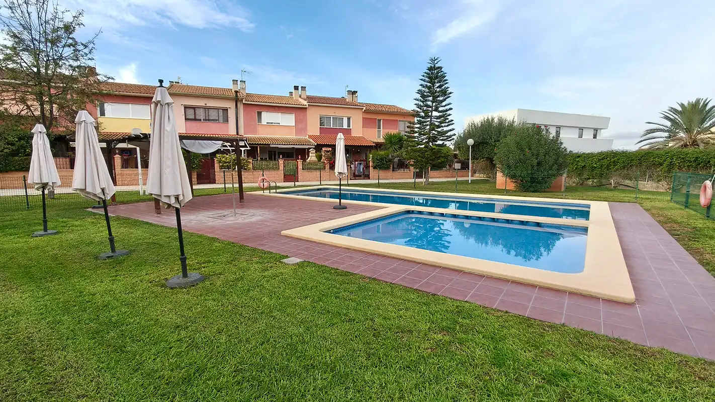 Swimming pool of Detached homes for sale in Pedanías Oeste