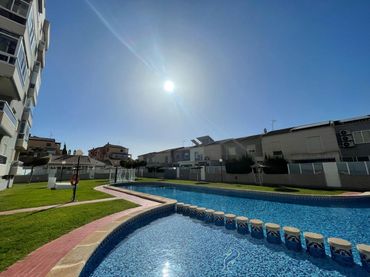 Piso con piscina en venta en Torrevieja