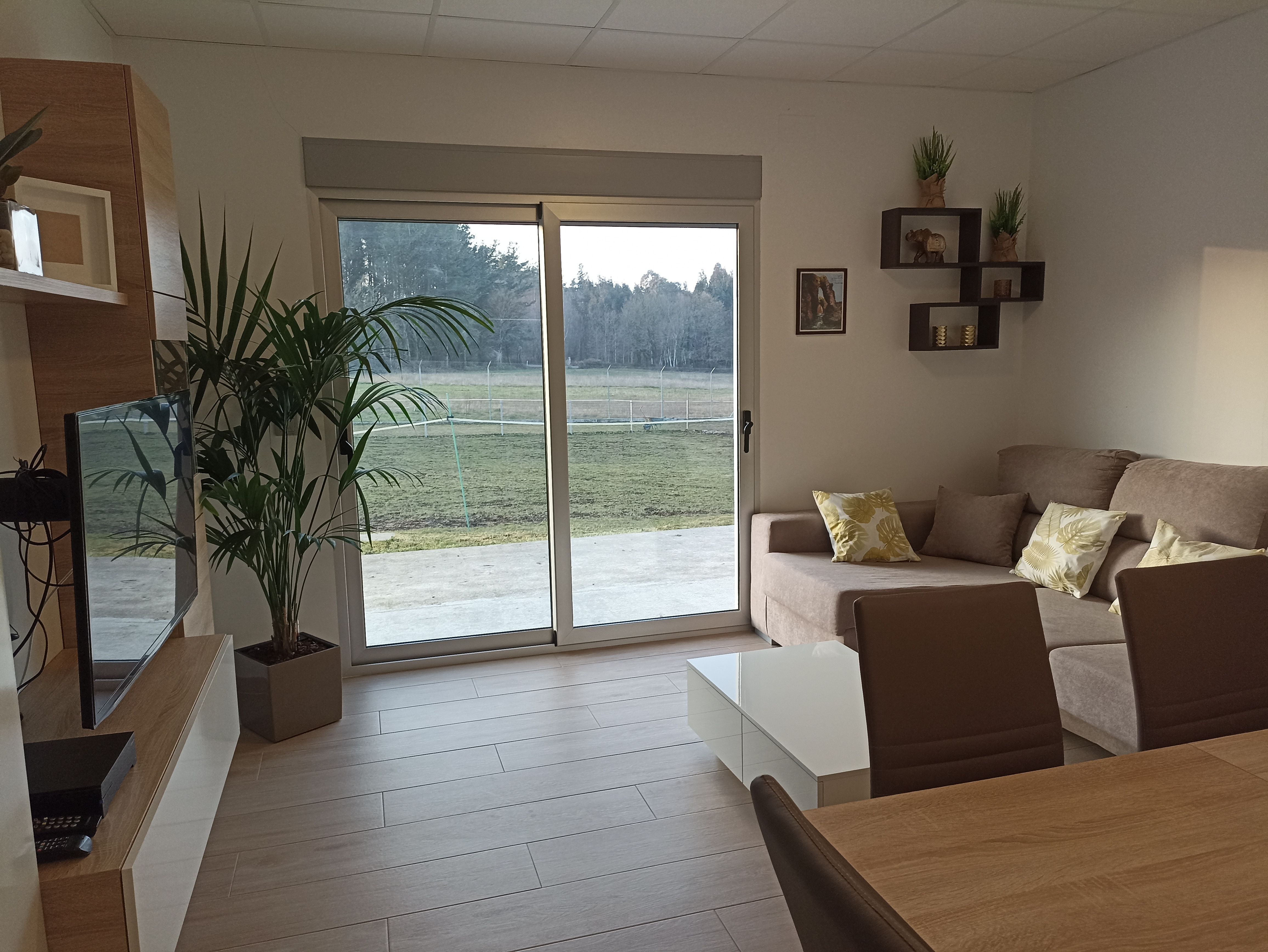 Sala d'estar de Local en venda en Castro de Rei amb Aire condicionat