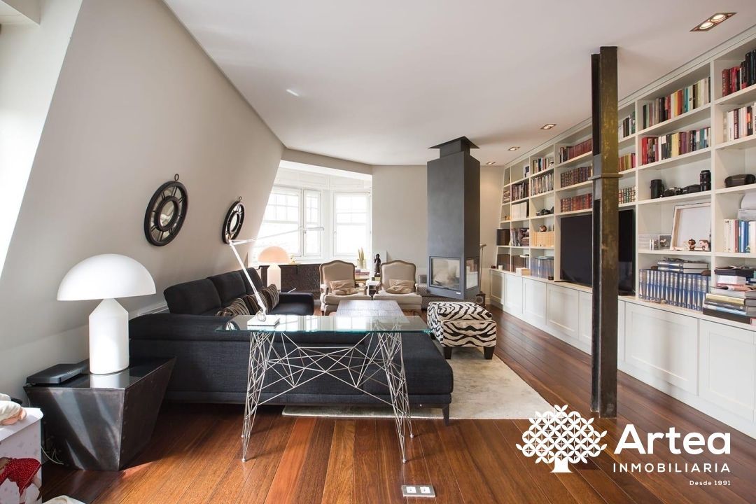 Flat for sale in Mazarredo Zumarkalea, Albia