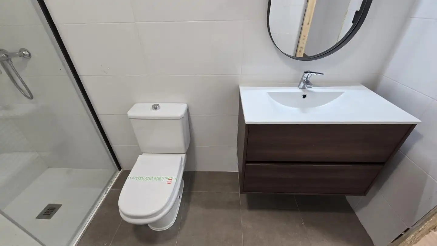 Badezimmer von Wohnung zur Miete in Gandia mit Klimaanlage, Terrasse und Möbliert