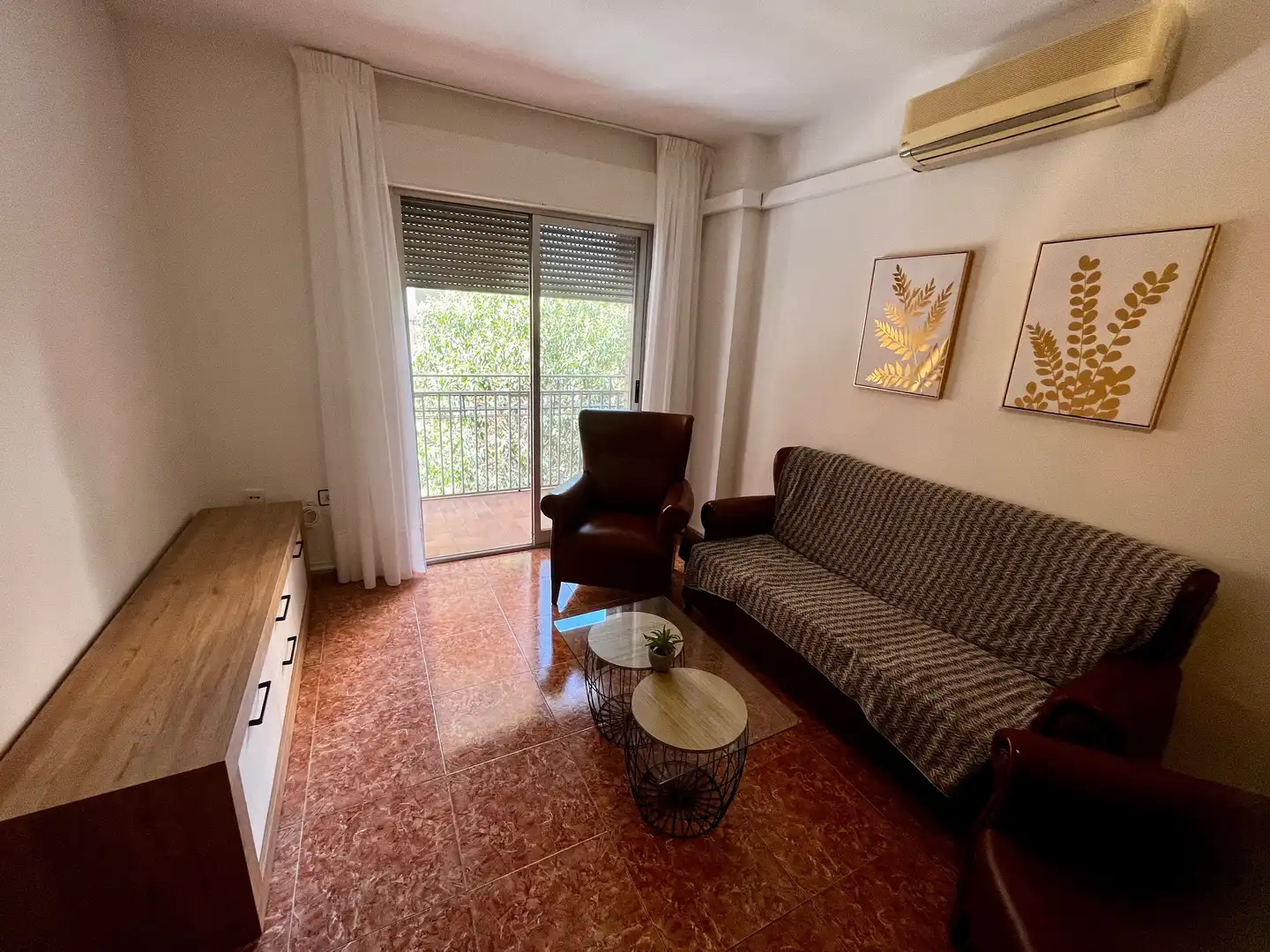 Sala de estar de Piso de alquiler en Granada con Aire acondicionado, Terraza y Amueblado
